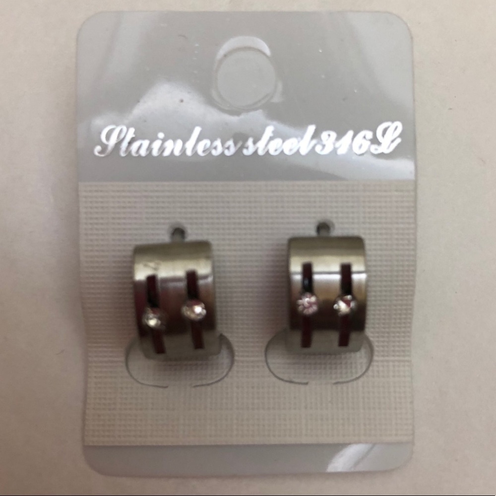 🔵4/$20 Fashion Pierced Ear Hugger Hoops Stain less Steel NWT - Picture 1 of 4